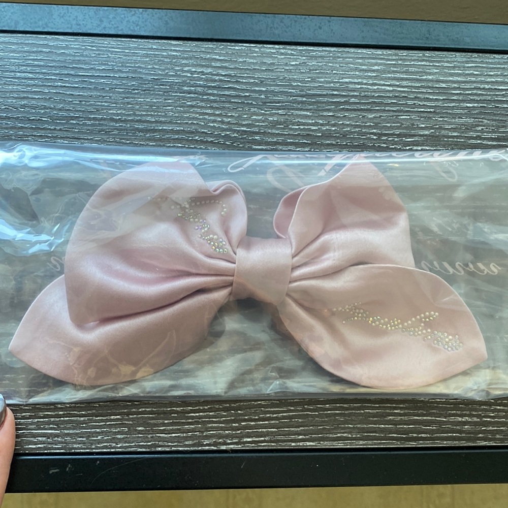 PRICE DROP 🚨🚨 Nana Jacqueline Satin Bow in Light Pink (NEW)